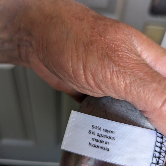 LANE BRYANT 18/20 Red Rose Floral on Black Bodysuit EUC - Picture 5 of 5